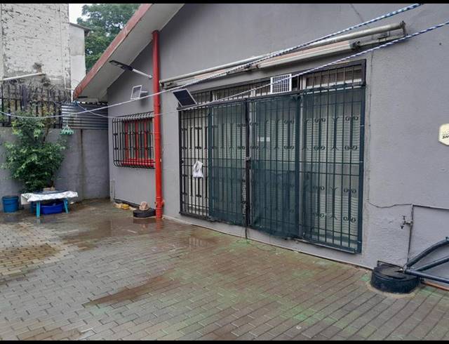 2 BEDROOM HOUSE FOR SALE IN BEZUIDENHOUT VALLEY